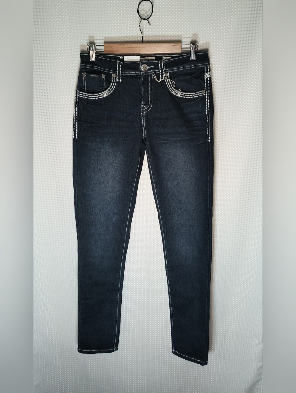 Dark Wash Mid-rise Skinny Jeans with Contrast Stitching. Embellished Size 9